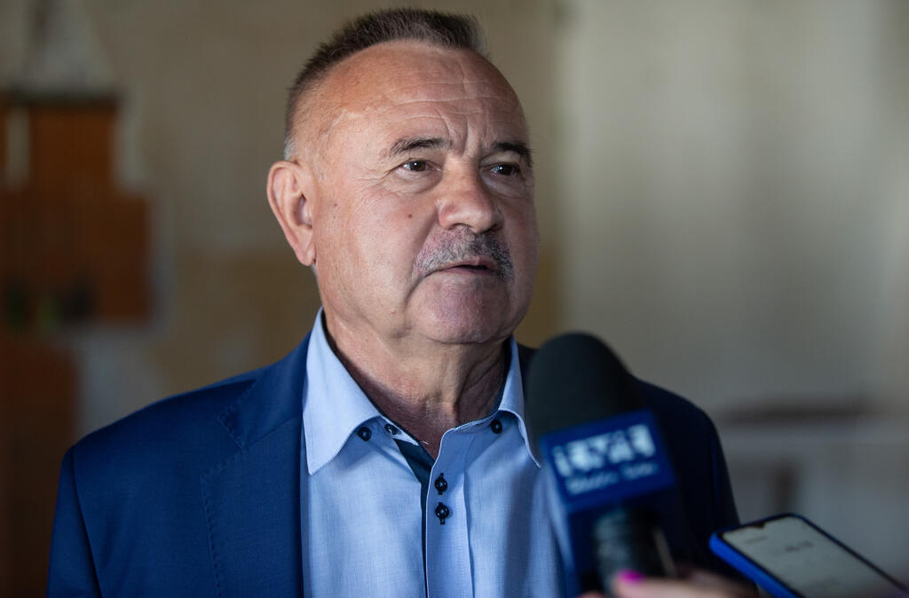 Na snímke primátor mesta Martin Ján Danko počas kontrolného dňa výstavby budovy budúceho Envirocentra v Areáli SIM - sídle Dobrovoľného hasičské zboru Martin - Priekopa v stredu 23. augusta 2023 v Martine.  FOTO TASR - Daniel Stehlík