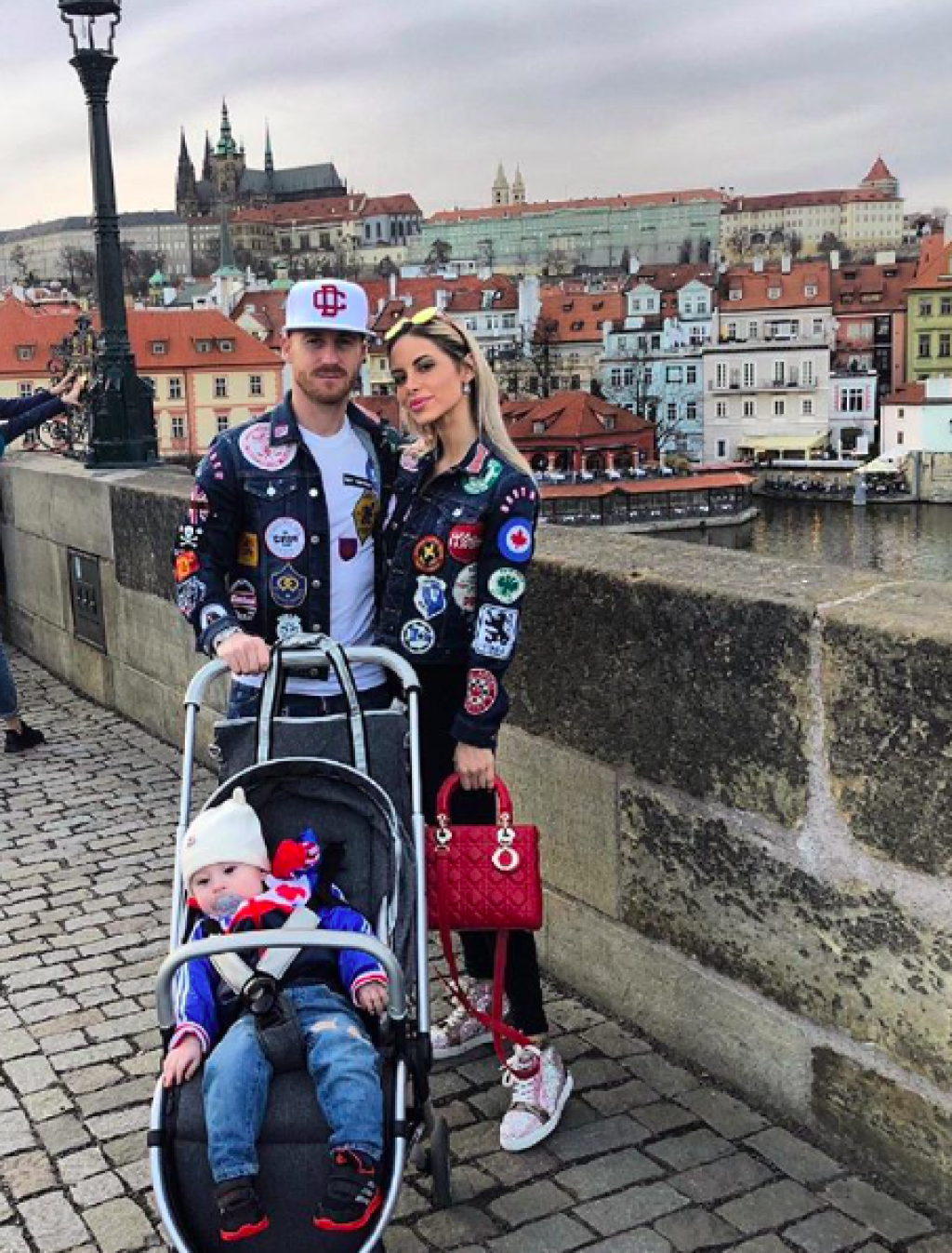 Krok so svojimi bývalými spoluhráčmi drží aj Miňo Stoch, ktorý svojho prvorodenému synovi chce dopriať čo najviac pohodlia a preto zakúpil Tobimu mašinu za 1000 eur.