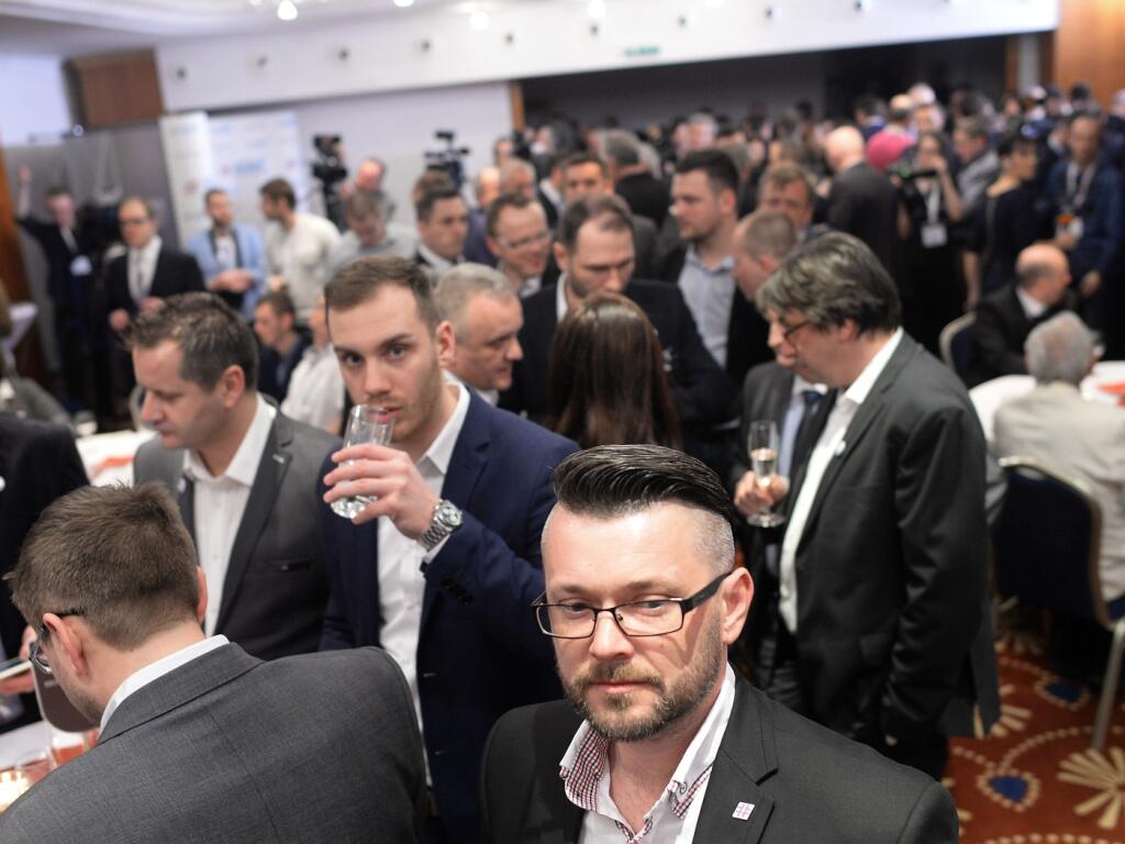 Sympatizanti strany Sieť vo volebnej centrále po ukončení volieb
