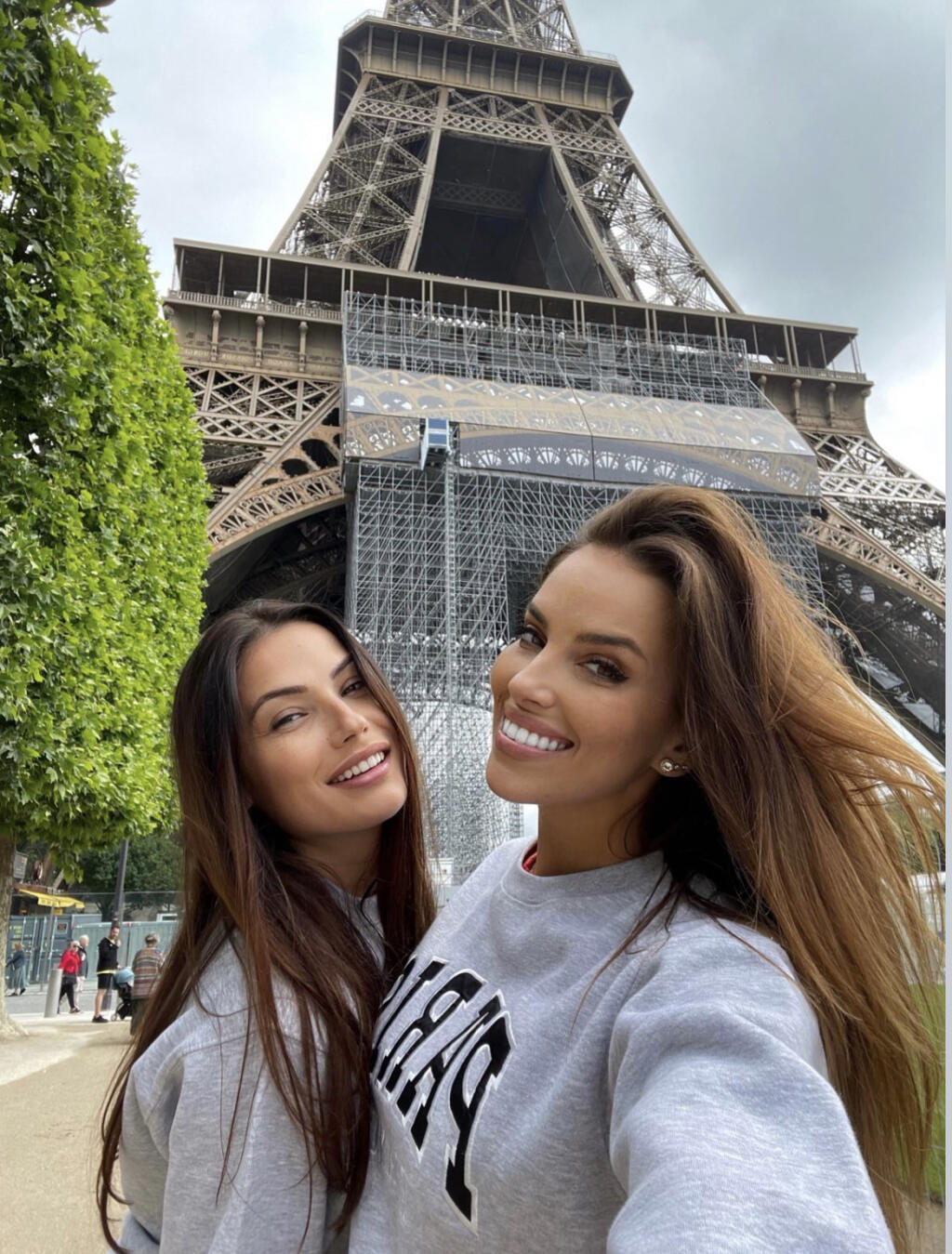 Pohľadné krásky neboli len na futbale, ale vo veľkom si užívali krásy Paríža.