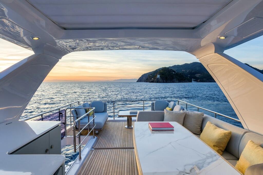 Jachta s menom Aluminia je doslova prešpikovaná luxusom.