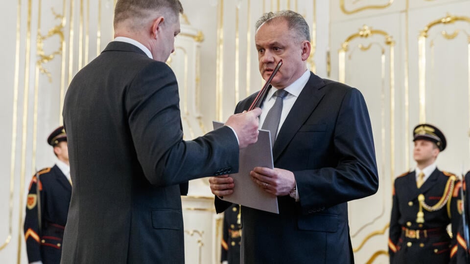 Prezident Andrej Kiska prijal v Prezidentskom paláci demisiu z rúk predsedu Vlády Slovenskej republiky Roberta Fica a zároveň poveril Petra Pellegriniho zostavením novej vlády.