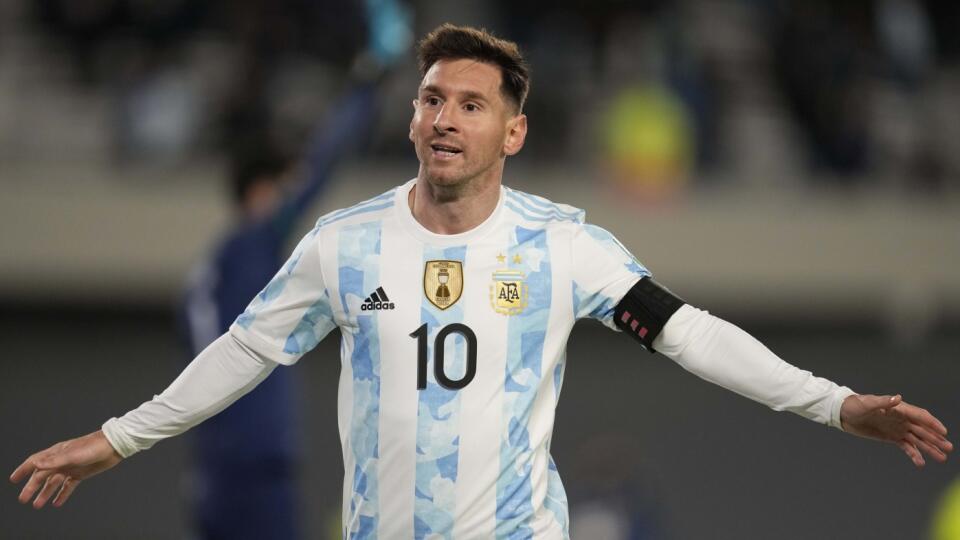 JB 15 Buenos Aires - Argentínsky hráč Lionel Messi oslavuje po tom, ako strelil druhý gól proti Bolívii v zápase juhoamerickej kvalifikácie MS 2022 Argentína - Bolívia v Buenos Aires 9. septembra 2021. FOTO TASR/AP

Argentina's Lionel Messi celebrates scoring his teamÂ´s third goal against Bolivia during a qualifying soccer match for the FIFA World Cup Qatar 2022, in Buenos Aires, Argentina, Thursday, Sept. 9, 2021. (AP Photo/Natacha Pisarenko, Pool)