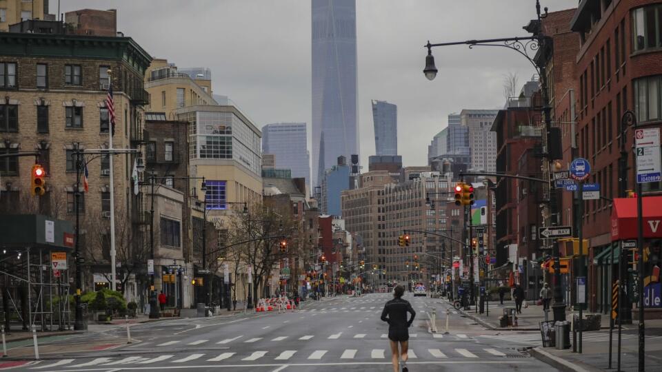 New York. Ľudia odišli, vyliezajú hlodavce.