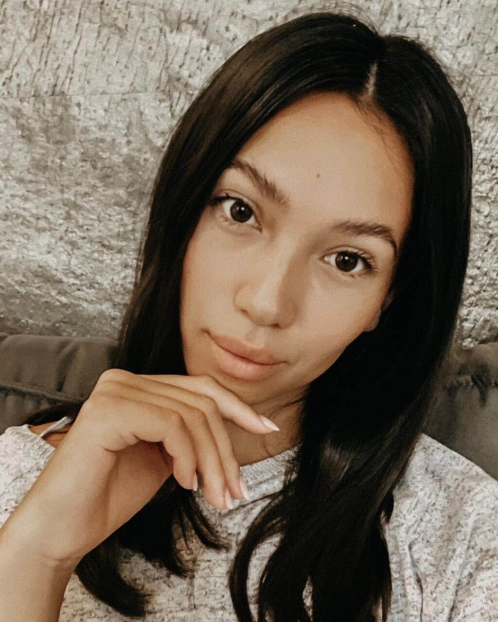 Krásna Alabova priateľka
