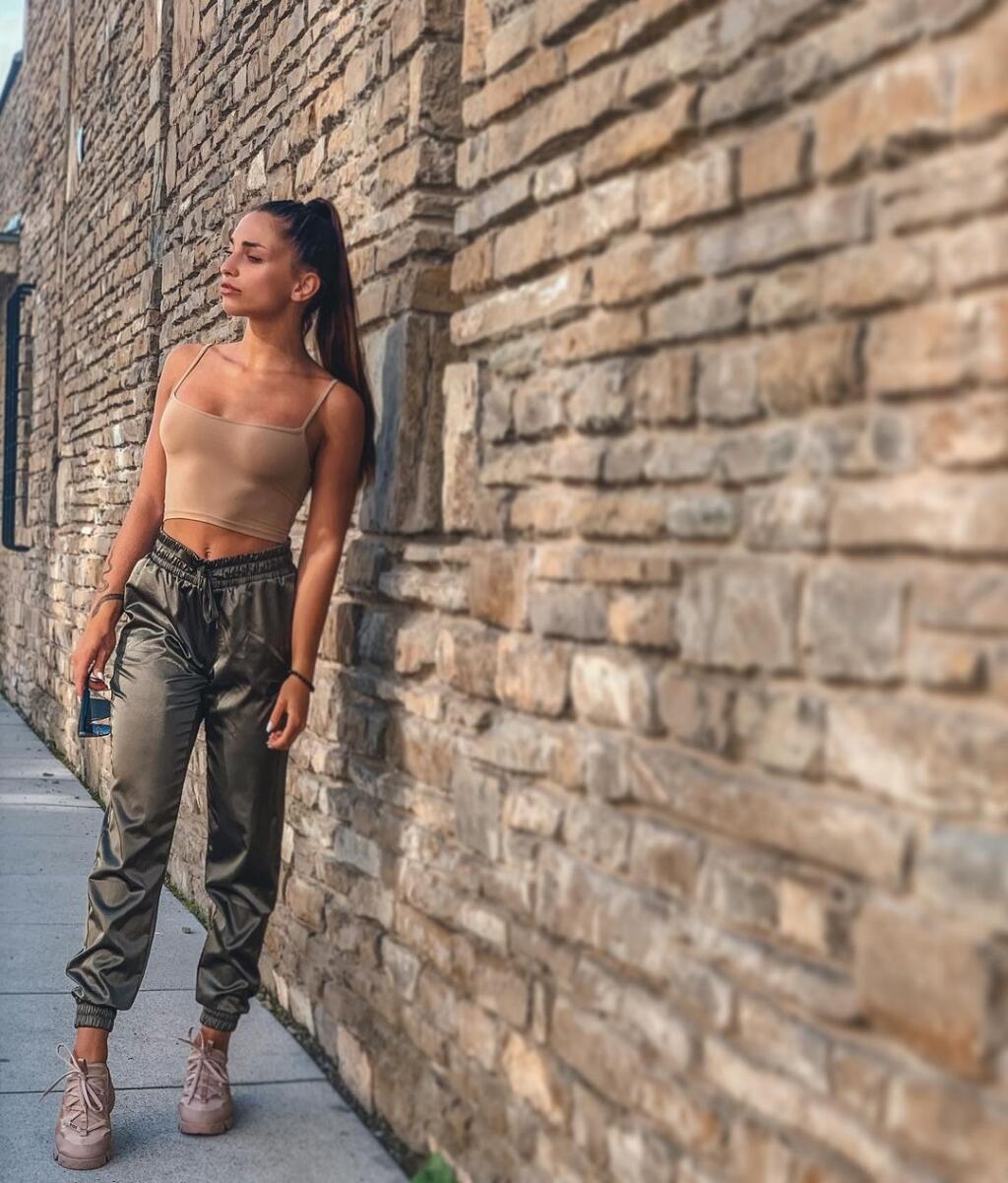 Sexi Sophia Kořinková sa nebojí ani odvážnejších záberov.