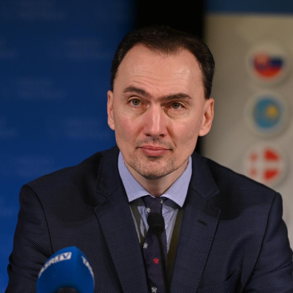 Na snímke prezident Slovenského zväzu ľadového hokeja (SZĽH) Miroslav Šatan počas tlačovej konferencie Organizačného výboru 2022 IIHF Majstrovstiev sveta v ľadovom hokeji hráčov do 18 rokov Divízia I, skupina A a Mesta Piešťany v Piešťanoch v utorok 22. marca 2022. FOTO TASR - Lukáš Grinaj