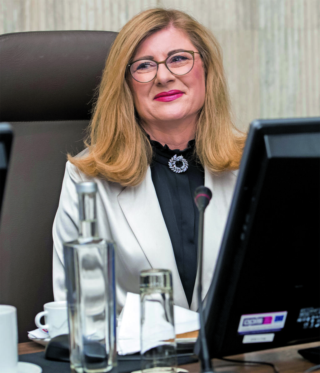 GABRIELA MATEČNÁ - MINISTERKA PÔDOHOSPODÁRSTVA ZA SNS