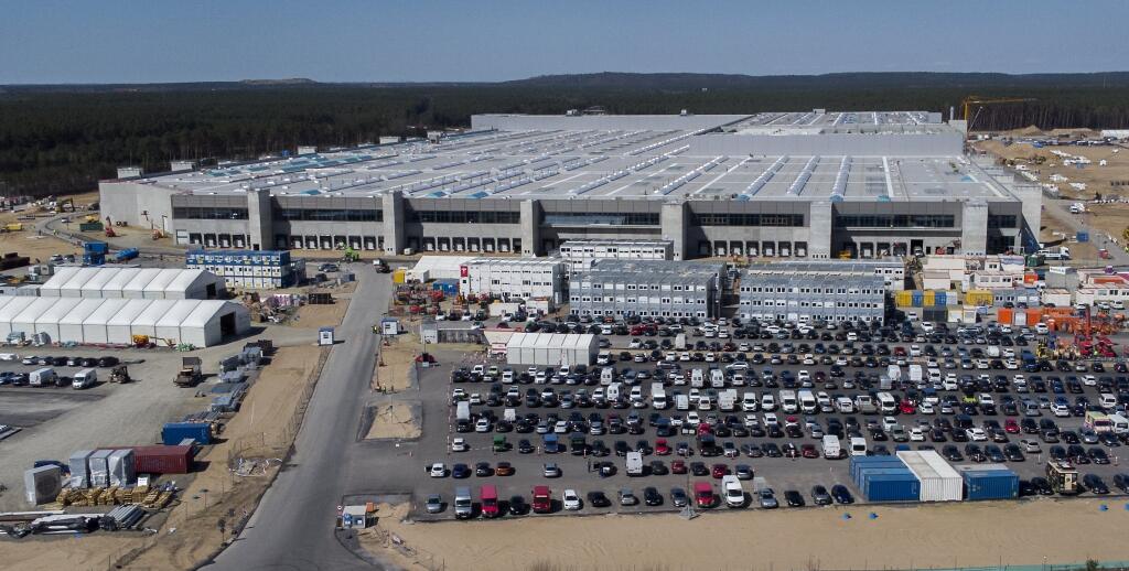 Výstavba závodu amerického výrobcu elektromobilov Tesla pri obci Grünheide, ktorá sa nachádza 30 kilometrov od Berlína v nemeckej spolkovej krajine Brandenbursko