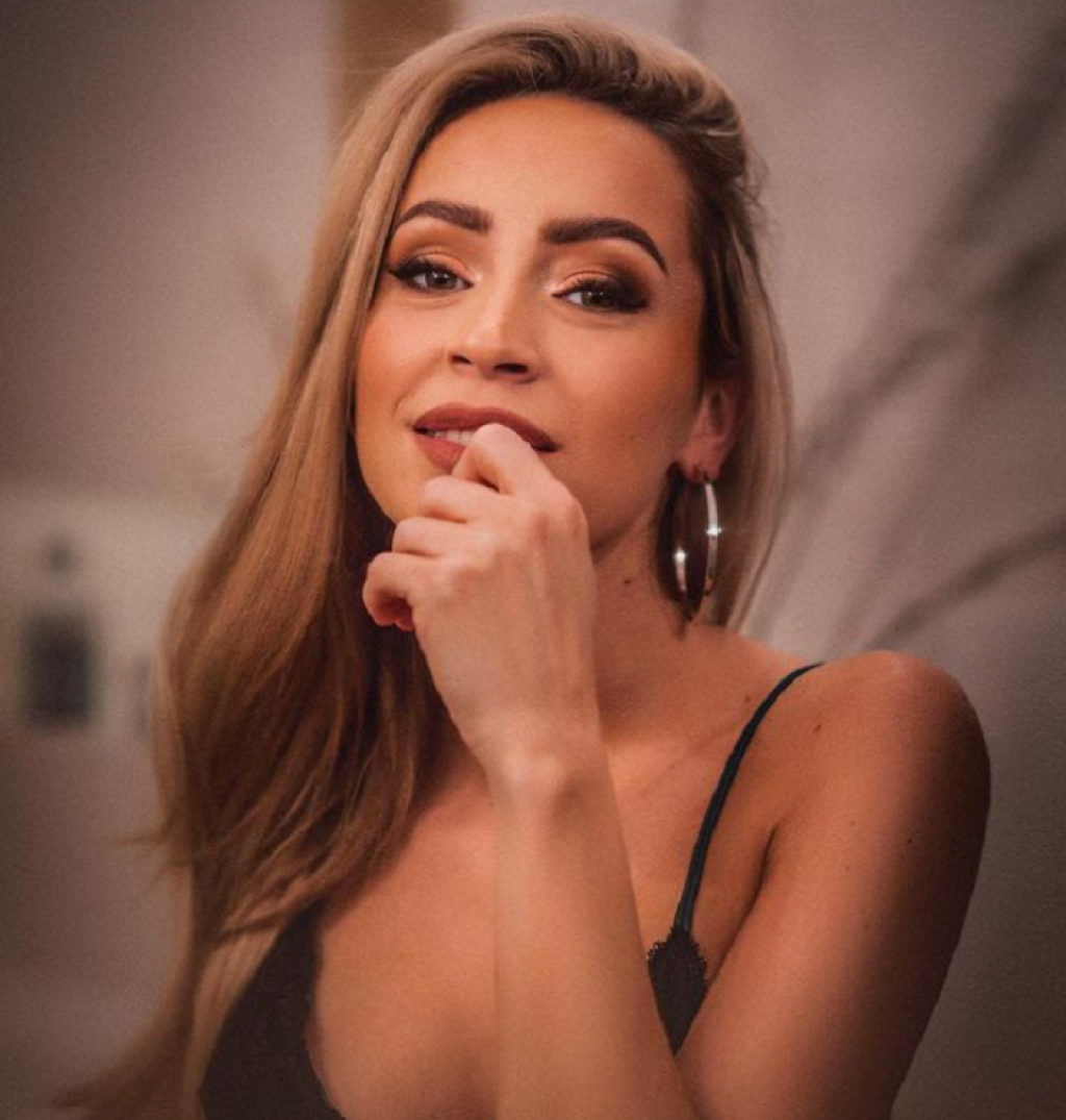 Dominika sa na Instagrame odviazala.