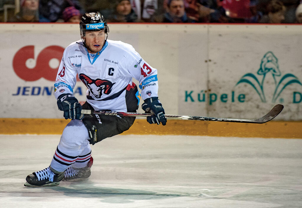 Trojnásobný šampión Tipsport Ligy sa rozhodol ukončiť svoju hokejovú kariéru. Jedná sa o Tomáša Surového. Tridsaťsedemročný útočník tak už v novej sezóne neoblečie dres Banskej Bystrice.