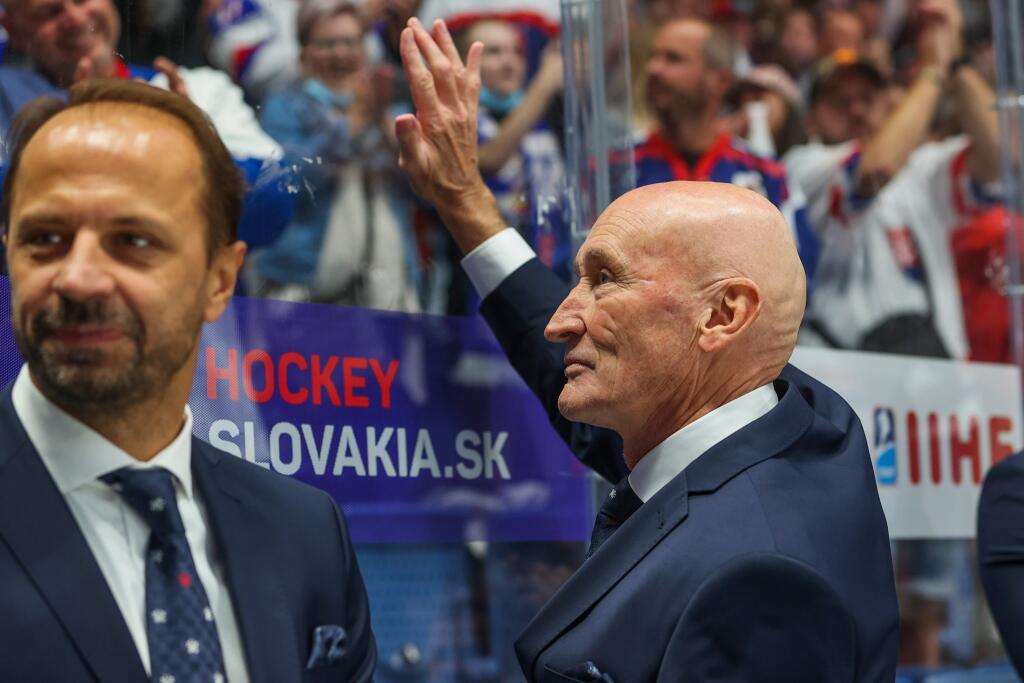 Craig Ramsay neskrýval z postupu svoje dojatie a inokedy chladný kanadský tréner sa usmieval od ucha k uchu a ďakoval fanúšikom.