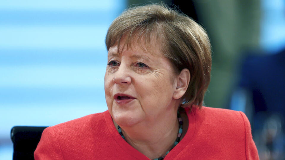 KK9 Berlín - Nemecká kancelárka Angela Merkelová počas zasadnutia vládneho kabinetu 24. júna 2020 v Berlíne. FOTO TASR/AP
German Chancellor Angela Merkel attends the weekly cabinet meeting at the chancellery in Berlin, Germany, Wednesday, June 24, 2020. (Hannibal Hanschke/Pool Photo via AP)