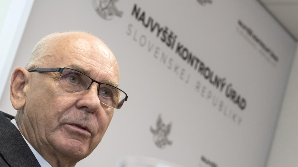 Brífing predsedu Najvyššieho kontrolného úradu (NKÚ) SR Karola Mitríka v Bratislave 10. júla 2020. FOTO TASR - Martin Baumann