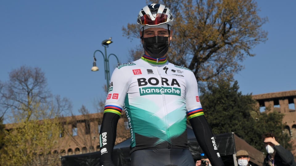 Slovenský cyklista Peter Sagan pózuje pred začiatkom cyklistických pretekov Miláno - Sanremo v Miláne 20. marca 2021. FOTO TASR/AP

Slovakia's Peter Sagan poses prior to taking the start of the Milan to Sanremo cycling race, in Milan, Italy, Saturday, March 20, 2021. (Gian Mattia D'Alberto/LaPresse via AP)