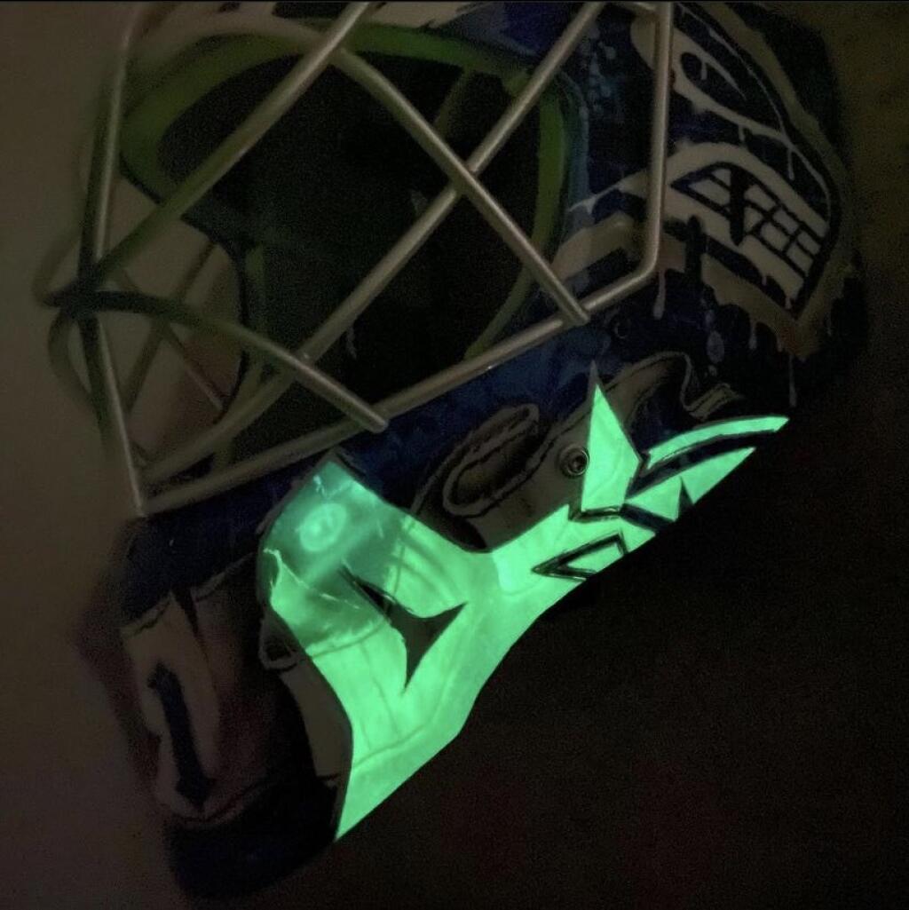 Jaroslava Haláka (36) čaká v NHL premiéra v novom drese. Slovenský brankár bude chytať za Vancouver Canucks, tím, v ktorom hrala aj nebohá legenda slovenského hokeja, Pavol Demitra (†36).