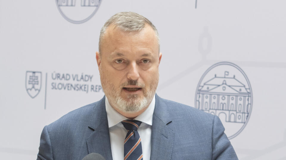 Na snímke minister práce, sociálnych vecí a rodiny SR a predseda Hospodárskej a sociálnej rady (HSR) Milan Krajniak (Sme rodina) po rokovaní HSR v pondelok 22. augusta 2022 v Bratislave. FOTO TASR - Martin Baumann