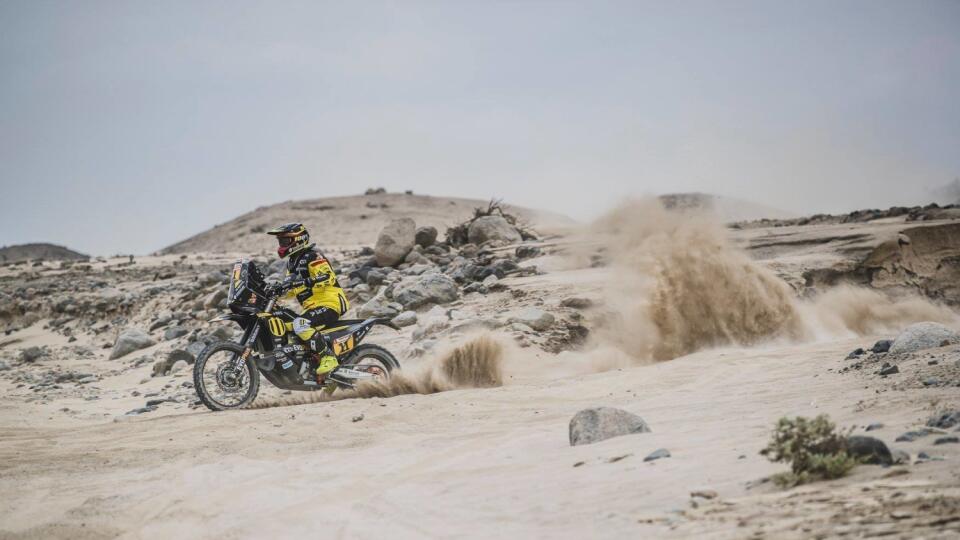 Dakar: Svitko v 4. etape siedmy, Američan Brabec na čele poradia motocyklov