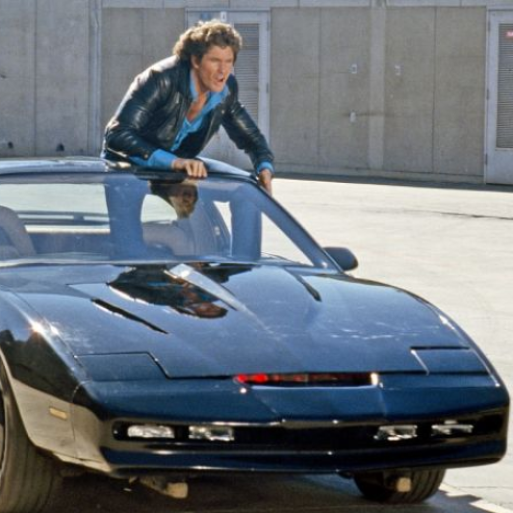 V ktorom seriáli sa okrem živého herca stalo legendou aj hovoriace auto KITT?
