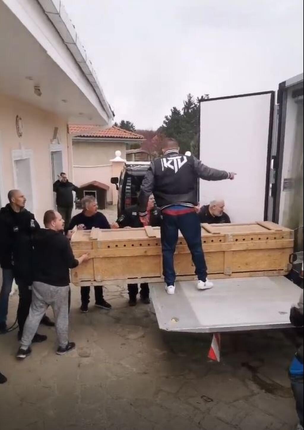 Vémola celú akciu riadil a nebál sa ani zašpiniť si ruky.