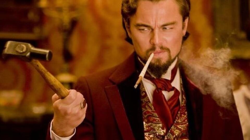 Leonardo DiCaprio vo filme Divoký Django z roku 2012.