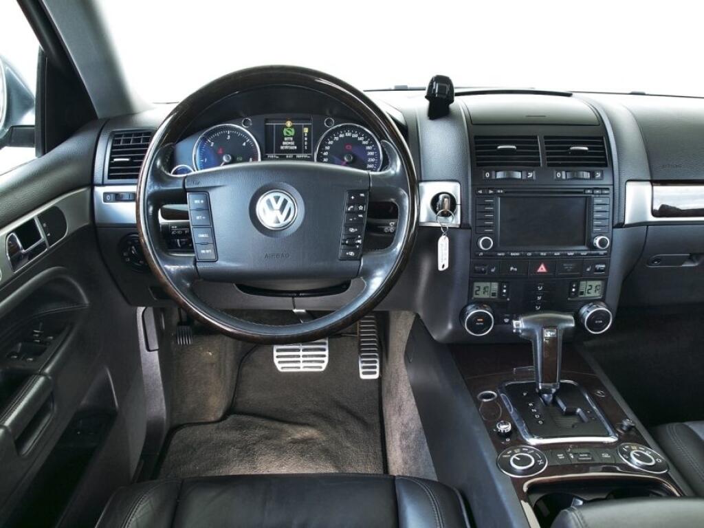 Панель туарега. Volkswagen Touareg 2007 салон. Фольксваген Туарег 2007 салон. Volkswagen Touareg 2005 салон. Volkswagen Touareg 2008 Interior.