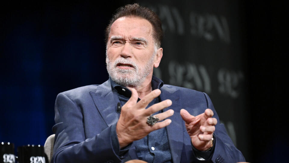 EBE 3 New York - Na snímke rakúsko-americký herec, filmový producent, filantrop, politik a bývalý profesionálny kulturista Arnold Schwarzenegger diskutuje o svojej knihe Be Useful: Seven Tools for Life (Buďte užitoční: Sedem zásad pre život) v kultúrnom komunitnom centre 92nd Street Y v noci na 10. októbra 2023 v New Yorku. FOTO TASR/AP
Arnold Schwarzenegger discusses his book