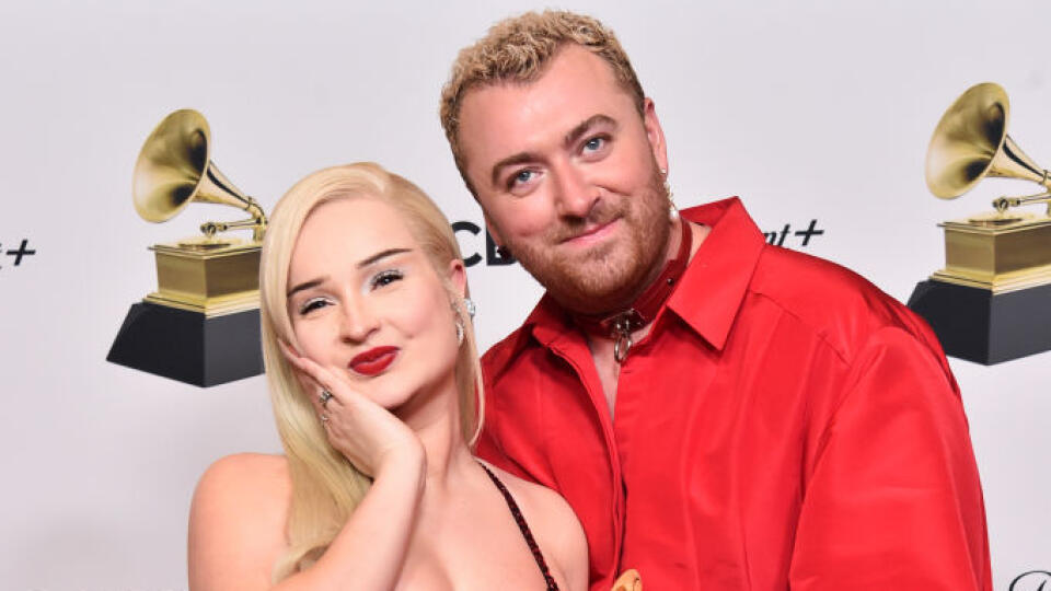 Spevák Sam Smith a mnohé ďalšie osobnosti sa identifikujú ako nebinárne.