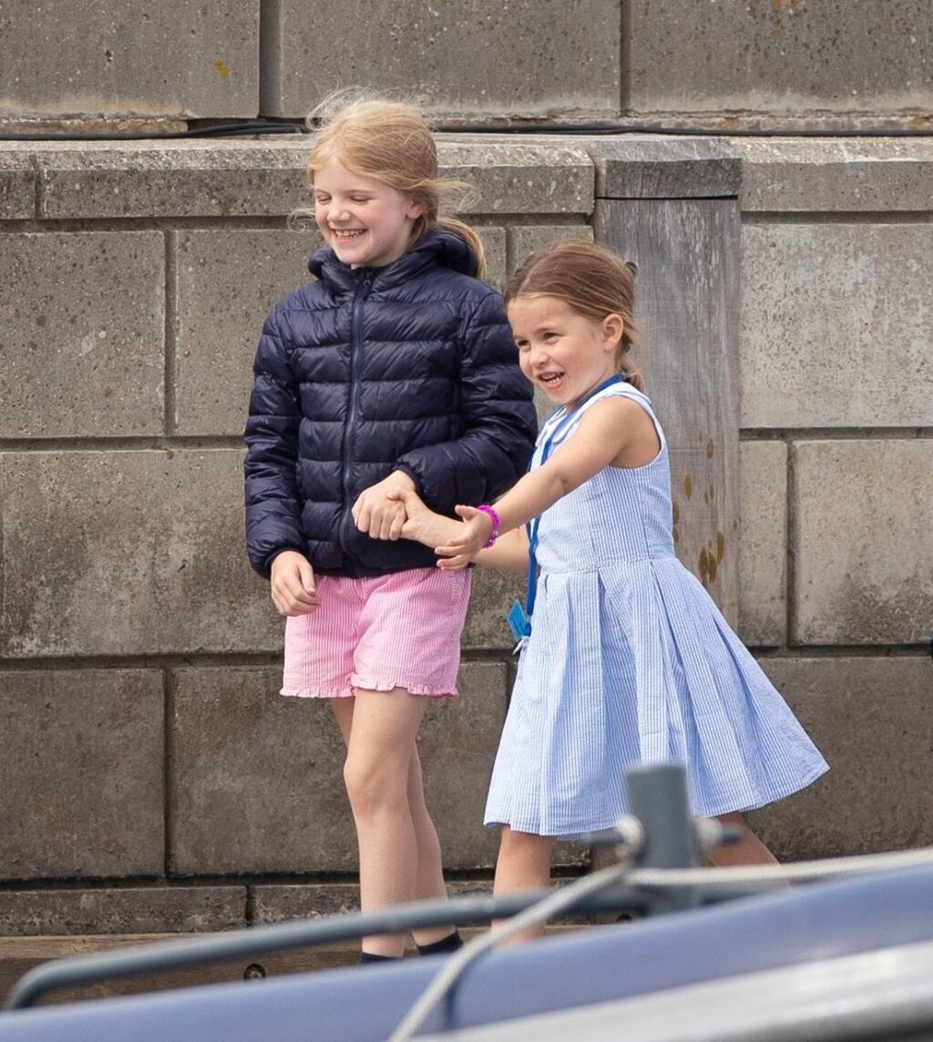 When british children. Принц Джордж в резиновых сапогах. Семьи Уэльс. Princess Charlotte of Wales.