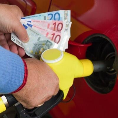 SKVELÁ SPRÁVA PRE VODIČOV! Koniec drahého tankovania? AHA, na koľko má klesnúť cena benzínu!