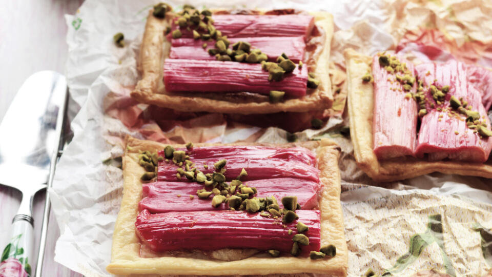 Rhubarb marzipan tart with pistachio