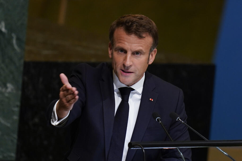 PK 14 archív New York - Na archívnej snímke z 20. septembra 2022 francúzsky prezident Emmanuel Macron hovorí na 77. Valnom zhromaždení OSN v New Yorku. Macron v pondelok (26. septembra) uviedol, že rešpektuje 