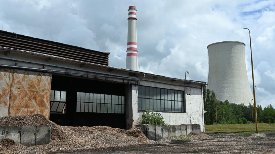 V stredu 17. júna 2020 absolvoval pracovnú návštevu elektrárne Vojany (EVO) Výbor NR SR pre hospodárske záležitosti. Na snímke sklad drevoštiepky v priestoroch elektrárne v obci Vojany, okres Michalovce. FOTO TASR - Roman Hanc