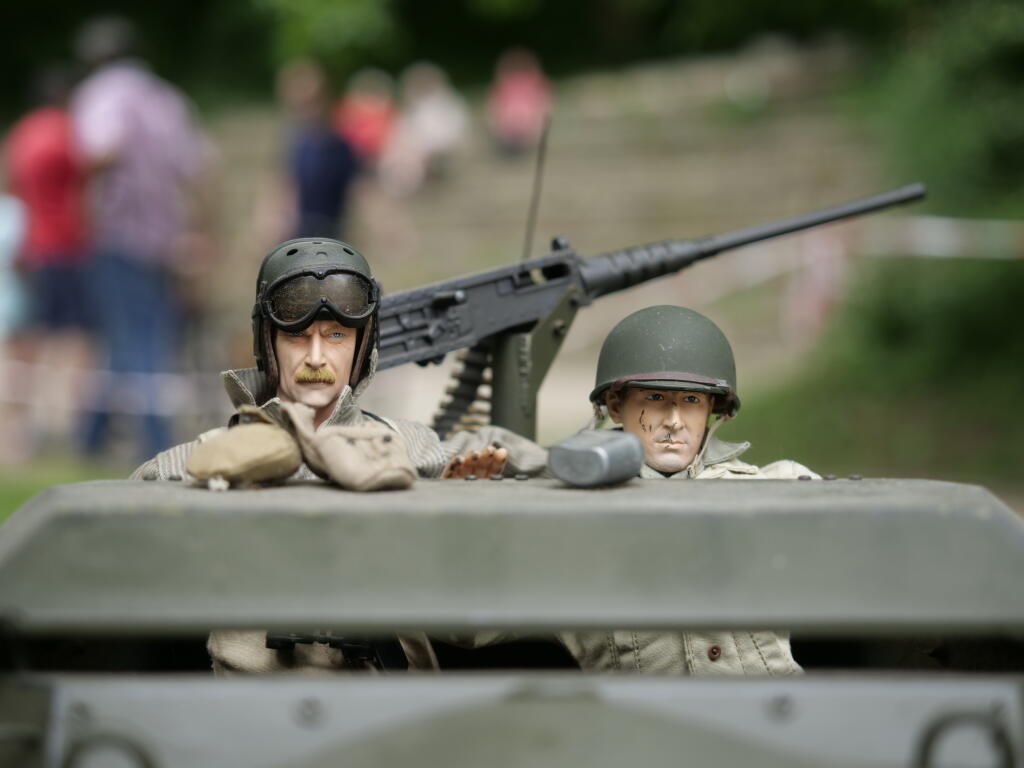 Rekonštrukcia tankovej bitky o mesto Bastogne s modelmi 1:6.