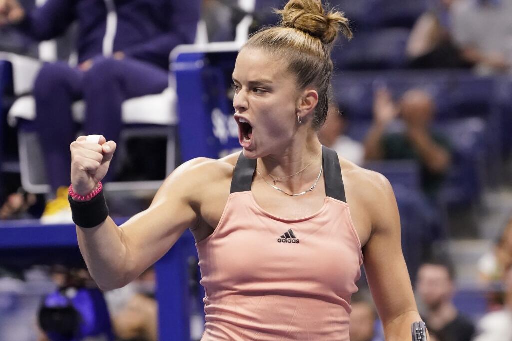 Grécka tenistka Maria Sakkariová v zápase proti Kanaďanke Biance Andreescuovej v osemfinále dvojhry na grandslamovom tenisovom turnaji US Open v New Yorku 7. septembra 2021.