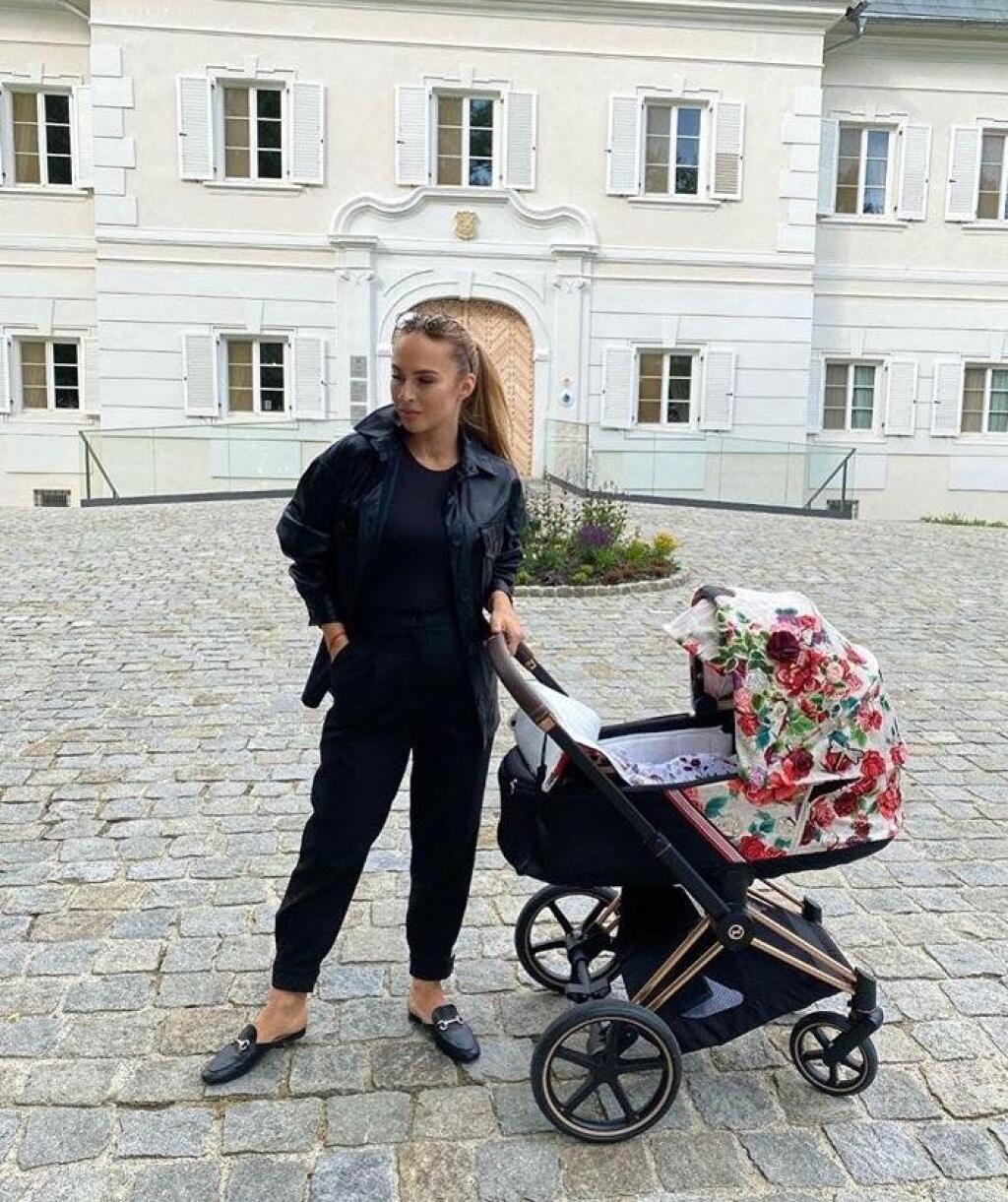 Mamina Lucia Mokráňová má krátko po pôrode postavu, akoby ani nerodila.