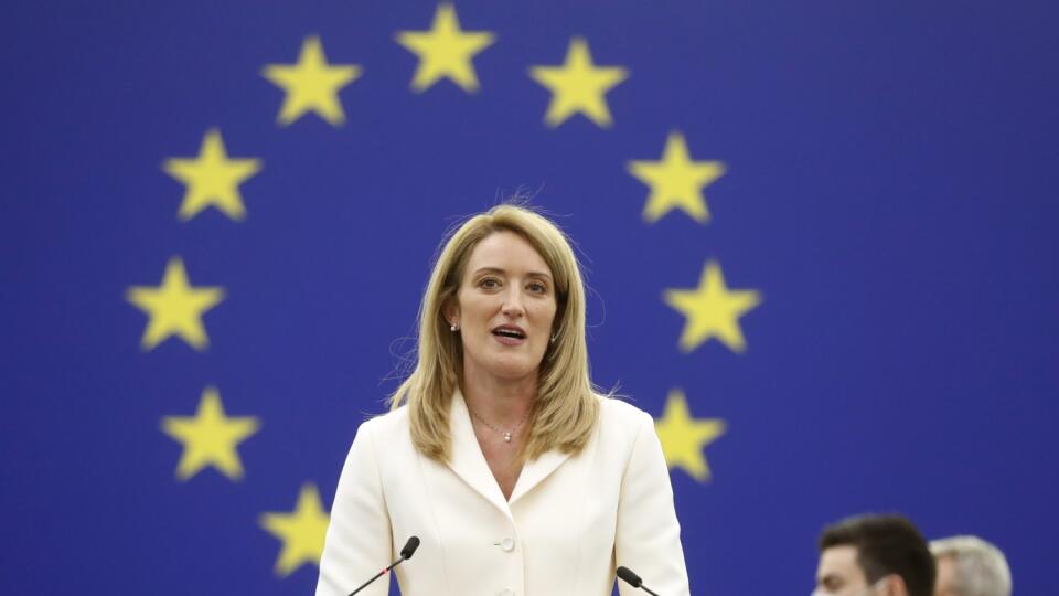 KK44 Štrasburg - Maltská europoslankyňa Roberta Metsolová hovorí v Európskom parlamente 18. januára 2022 v Štrasburgu. Za novú predsedníčku Európskeho parlamentu (EP) poslanci v utorok podľa očakávaní zvolili maltskú europoslankyňu Robertu Metsolovú. Hlasovalo za ňu 458 zo 705 poslancov. Predsednícka funkcia, o ktorú sa uchádzali štyria kandidáti, sa uvoľnila po minulotýždňovom úmrtí doterajšieho šéfa EP Davida Sassoliho. FOTO TASR/AP
Christian Democrat Roberta Metsola of Malta delivers a speech