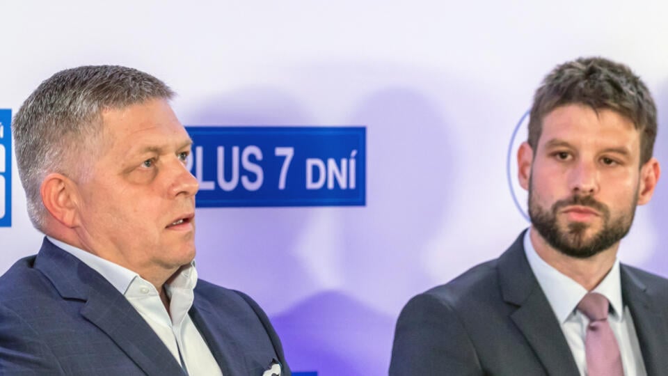 Na snímke Robert Fico a Michal Šimečka počas politickej diskusie pred parlamentnými voľbami 2023.