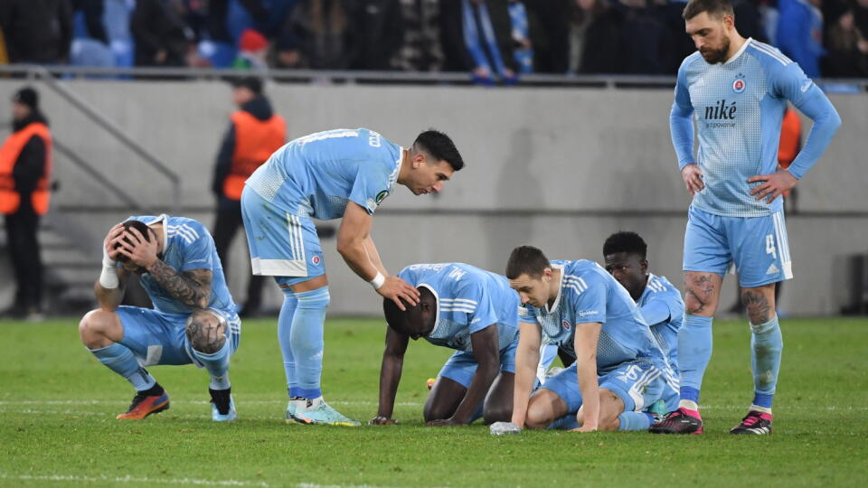 Futbalisti Slovana reagujú po prehre v odvetnom osemfinálovom zápase Európskej konferenčnej ligy ŠK Slovan Bratislava - FC Bazilej v Bratislave vo štvrtok 16. marca 2023. FOTO TASR - Martin Baumann