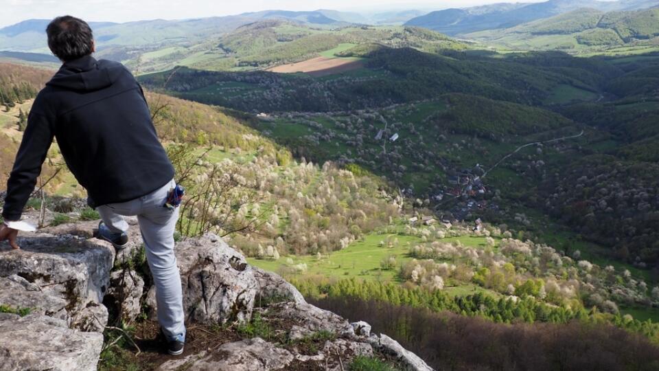 Z výšky takmer tisíc metrov nad morom sa kedysi zbojníci vysmievali grófom.