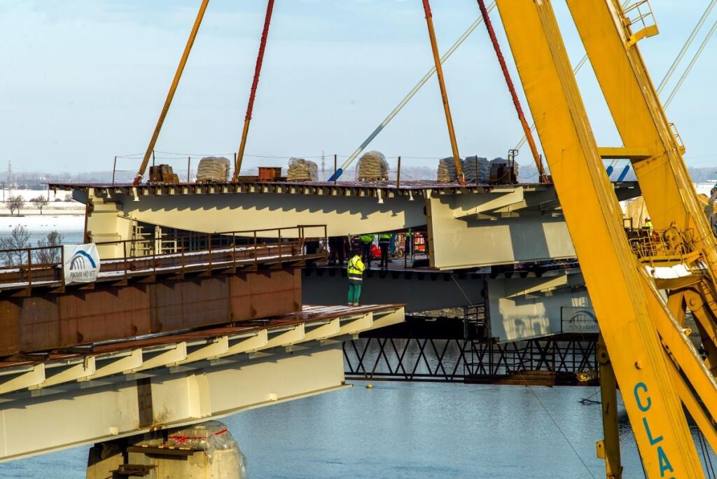 Výstavba nového cestného mosta medzi Komárnom a Komáromom