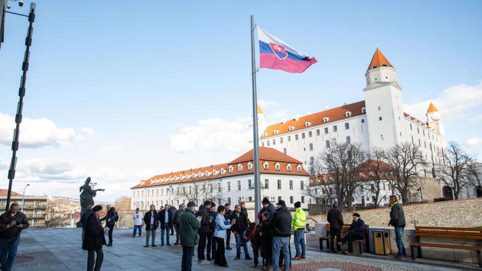 Protest v parlamente opozičnou stranou PS/ spolu proti zvolenou mimoriadnej schôdzi.