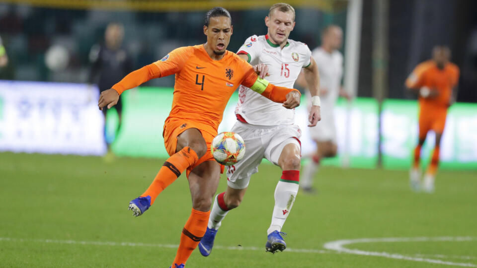 Kapitán holandskej futbalovej reprezentácie Virgil van Dijk nenastúpi v utorok na záverečný duel kvalifikácie EURO 2020 proti Estónsku.