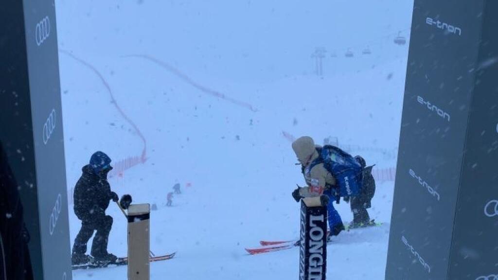 Organizátori tvrdo pracovali na tom, aby sa Super-G uskutočnilo, počasie však bolo proti.
