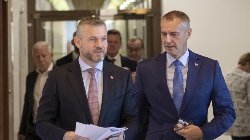 72. schôdza Národnej rady Slovenskej republiky, počas ktorej poslanci hlasovali aj o návrhu odvolania Igora Matoviča z postu ministra financií SR. Na snímke zľava je Peter Pellegrini a Richard Raši.