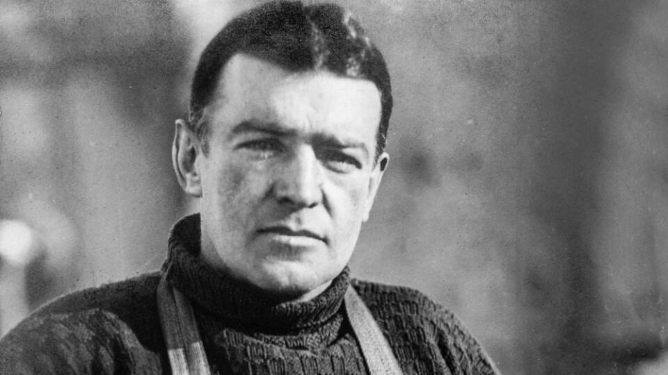 Pôvodne chcel ERNEST HENRY SHACKLETON študovať medicínu. Preslávila ho však expedícia na Antarktídu.