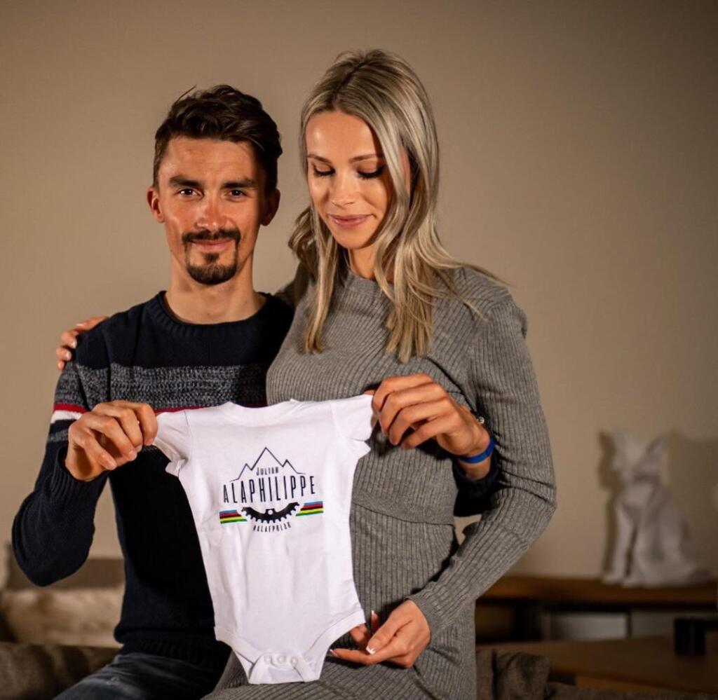 Julian Alaphilippe a Marion Rousseová tvoria pár už takmer dva roky, pričom plodom ich lásky je vysnívaný synček Nino, ktorý sa narodil v júni tohto roku.