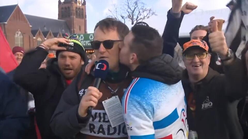Český reportér Ivan Mejtský s fanúšikmi baví internet