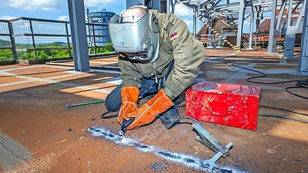 V prípade poklesu tržieb o viac ako 80 percent môžu firmy na každého jedného zamestnanca dostať podporu 810 eur.
