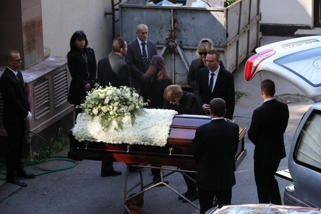 S milovaným manželom a otcom sa skutočne naposledy rozlúčili Ivana, Dominika i Lucie. A to priamo na dvore Krematória Motol.